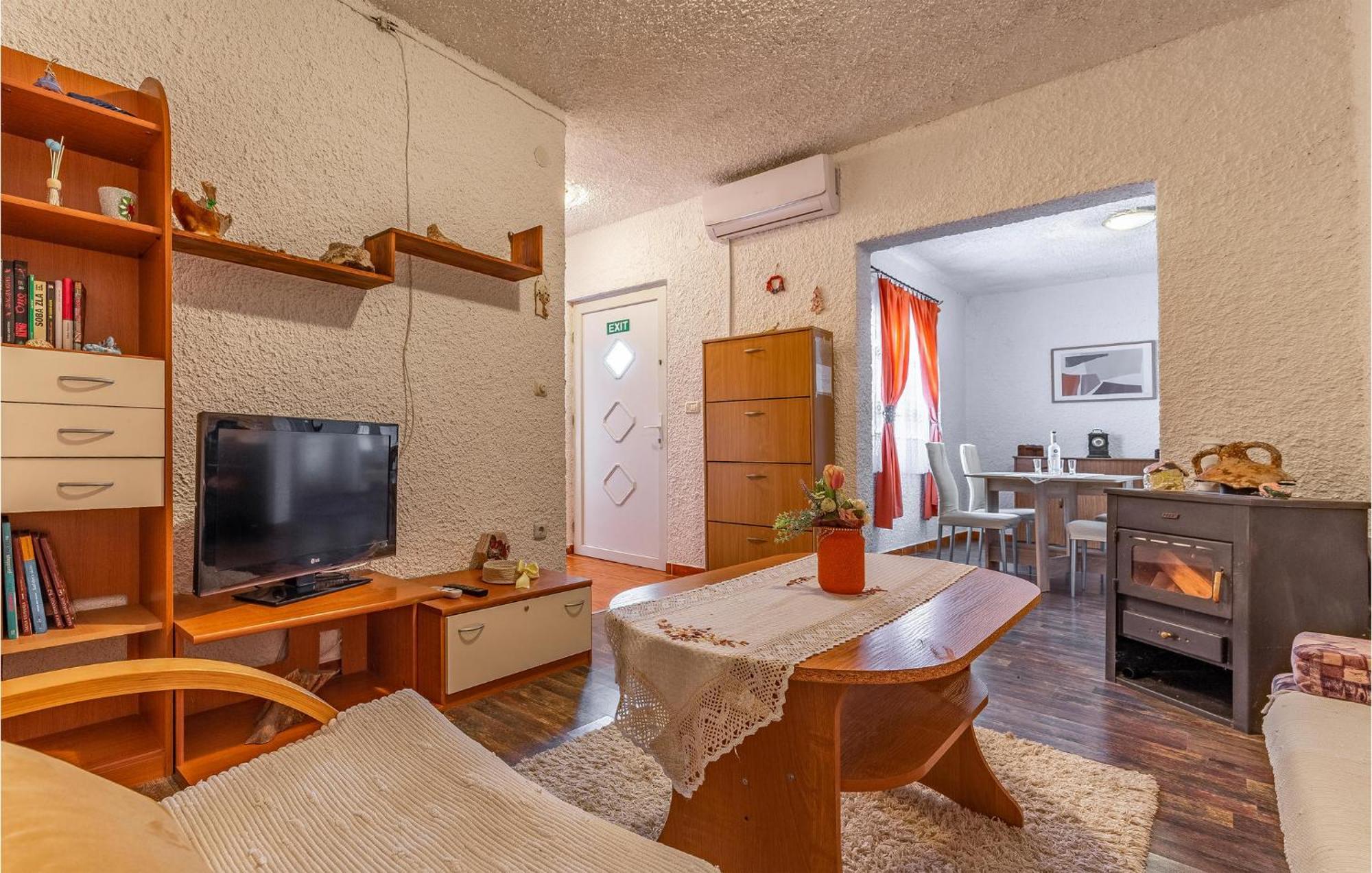 Lovely Apartment In Premantura With Wifi Exterior foto